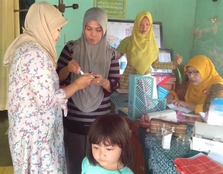 Posyandu PUSPA INDAH Berikan Obat Cacing Bagi Balita